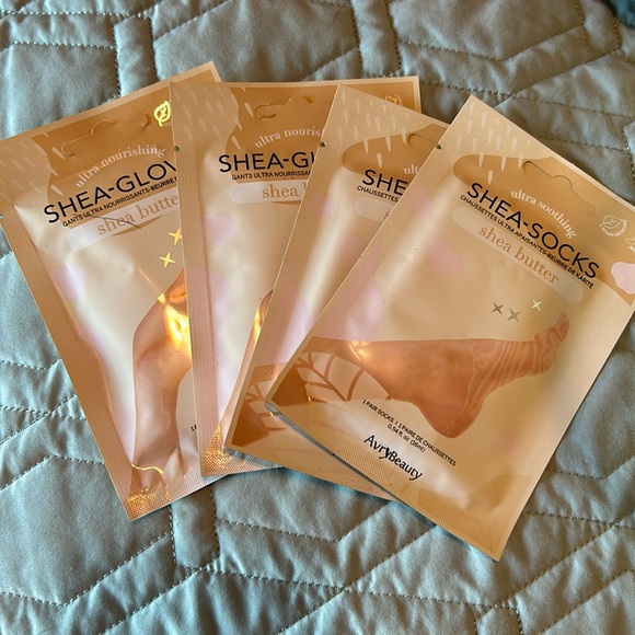 NWT, pack of 4, Avry Beauty, Shea Butter Socks, 1 pr of socks per package 👣🌹💕 - Picture 1 of 3